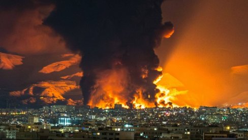 ТРАМП ПРИСТАО ДА ОДЛОЖИ РАЗОРНИ НАПАД НА ДВЕ НЕДЕЉЕ: Експлозије код америчке амбасаде; Техеран жестоко прети