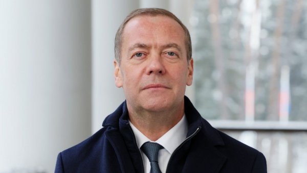 СУКОБ ИЗМЕЂУ АМЕРИКЕ И ИРАНА ЈЕ СТАВЉЕН НА ПАУЗУ Медведев: Трамп не жели и не може дуго да ратује, а ни Конгрес га неће подржати