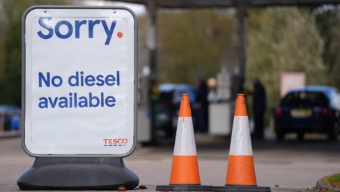 POČELI NEMIRI, VOJSKA NA ULICAMA! Evropa na ivici krize goriva: Cene na pumpama probile psihološku granicu