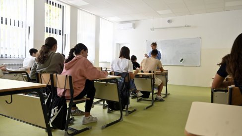 OSMACI DANAS POLAŽU TEST IZ MATEMATIKA: Evo šta obavezno treba da ponesu sa sobom na ispit