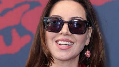 GODINU DANA JE PROŠLO OD KADA JOJ SE MUŽ UBIO, SADA JE OBJAVILA DA JE TRUDNA: Niko nije znao da se tajno viđa sa ovim glumcem, a kamoli da č