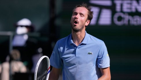 RUS BESNEO KAO NIKAD PRE! Danil Medvedev izgubio sa 0:6, 0:6, nije mogao da dođe sebi (VIDEO)