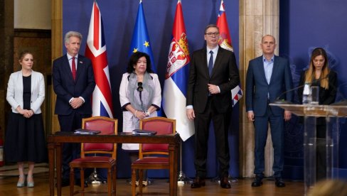  УСПЕЛИ СМО ДА ОБЕЗБЕДИМО НАЈБОЉЕ И НАЈСКУПЉЕ ЛЕКОВЕ НА СВЕТУ: Председник поносан: Продужићемо живот хиљадама људи