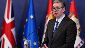 ВУЧИЋ ПОЗВАО АКТИВИСТЕ СНС ДА СЕ СКЛОНЕ СА СЛАВИЈЕ ОД БЛОКАДЕРСКИХ НАСИЛНИКА: Политиком ћемо се бавити програмом, а не сузавцем и ножевима