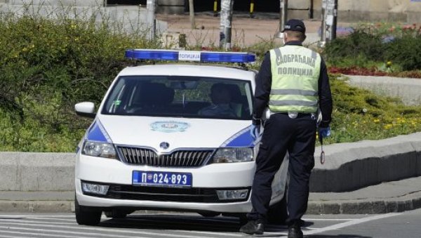 СУДАР ДВА АУТА МЛАДЕНОВЦУ: Повређени отац и двоје деце