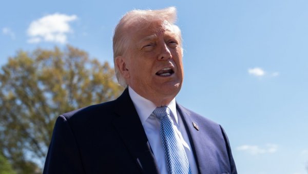 НЕЋЕ БИТИ ИЗУЗЕЋА Трамп: Земља која испоручује оружје Ирану биће одмах подвргнута царини од 50 одсто
