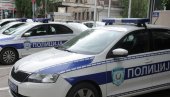 ДРОГУ БАЦИЛЕ БЕЖЕЋИ ОД ПОЛИЦИЈЕ: Ухапшене две Краљевчанке осумњичене за (пре)продају канабиса