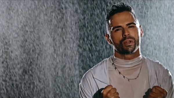 МОЈ НОВИ РАЈ: Певач направио неочекивани преокрет и шокирао све (ФОТО)