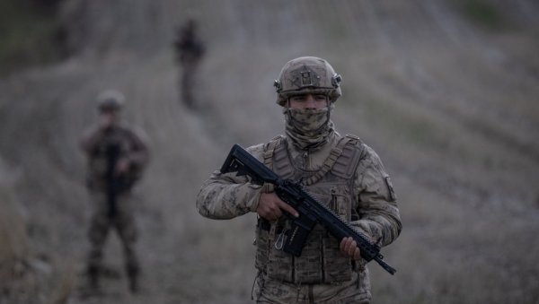 ТУРСКА ПОКРЕНУЛА ВОЈНЕ ОПЕРАЦИЈЕ ШИРОМ ЗЕМЉЕ: Приведено око 200 осумњичених