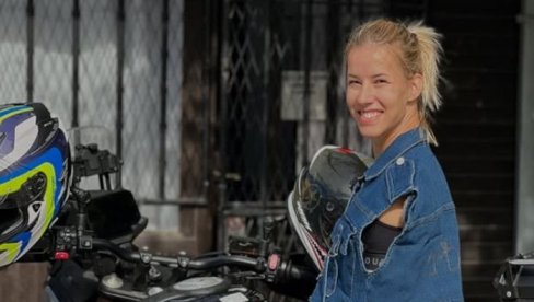 ДЕВОЈКА СА КРИЛИМА НА МОТОРУ: Поново одушевила јавност након што је прошла кроз болан период