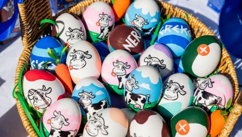 УСКРС УЗ МОЈА КРАВИЦА ПАКЕТИЋЕ ЗА ДЕЦУ БЕЗ РОДИТЕЉСКОГ СТАРАЊА: Имлек обележио Ускрс донацијом млечних производа