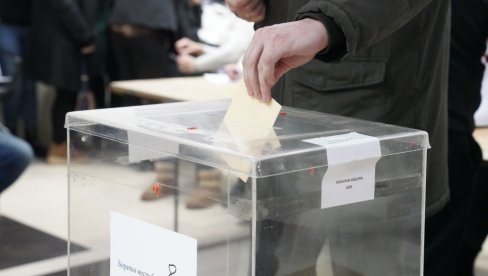 НА ЈЕДНОМ БИРАЧКОМ МЕСТУ У БАЈИНОЈ БАШТИ ДАНАС СЕ ПОНАВЉАЈУ ИЗБОРИ Председница ОИК: Све протиче како треба