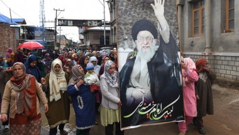 ИРАН НА НОГАМА: Почело обележавање 40 дана од смрти ајатолаха Алија Хамнеија