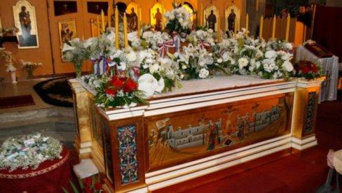 ШТА ЈЕ ПЛАШТAНИЦА ИСУСА ХРИСТА: У црквама се износи na Велики петак