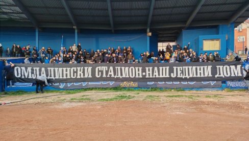 КАРАБУРМА ОБОЈЕНА У ПЛАВО, ПА У ЗЛАТНО: Спектакл на повратку ОФК Београда на Омладински стадион (ВИДЕО)