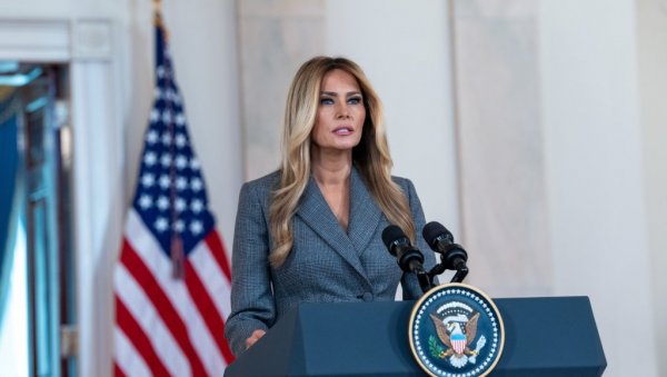 НИСАМ ЕПСТИНОВА ЖРТВА Меланија Трамп: Не замерам им незнање, али лажне гласине морају да престану