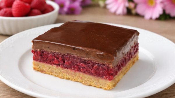 ЧОКО МАЛИНА КОЦКЕ: Десерт који осваја на први залогај