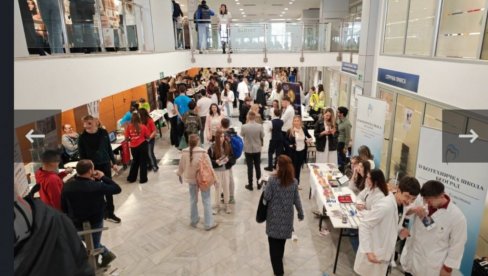 МАЛИ МАТУРАНТИ ПРЕД ИЗБОРОМ: Општина Звездара организовала Сајам образовања (ФОТО)