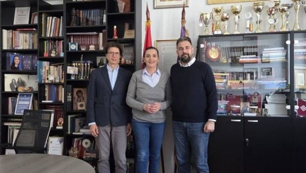 РАЗМЕНА ЗНАЊА И ИСКУСТВА: Математичка гимназија потписаће уговор са Петницом