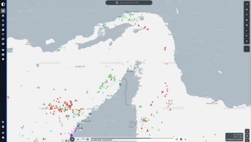 ШПИЦА У ОРМУСКОМ МОРЕУЗУ: Бродови набијени са обе стране, али... (ФОТО/ВИДЕО)
