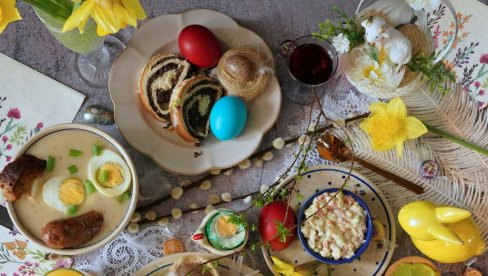 DA LI STE ZNALI? Evo ko prvi uzima jaje za Vaskrs sa praznične trpeze