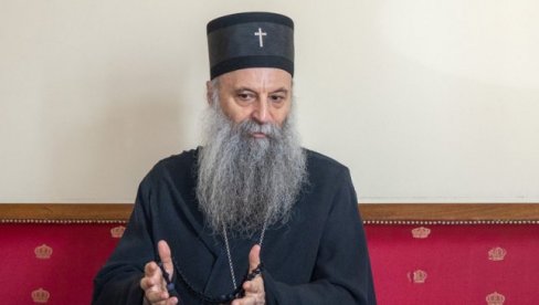 ПРАЗНИЧНА ЛИТУРГИЈА У ПЕЋКОЈ ПАТРИРШИЈИ: Патријарх Порфирије за Ускрс на Косову и Метохији