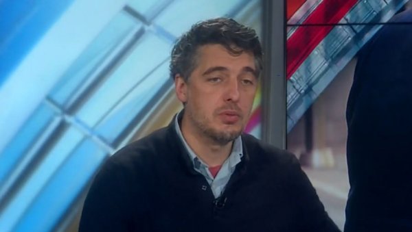 БЛОКАДЕРИ ПОНОВО ПОКАЗАЛИ ДА ИМ ЈЕ ЈЕДИНА ПОЛИТИКА МРЖЊА И НАСИЉЕ: Малтретирају свакога ко се не слаже са њима (ФОТО)