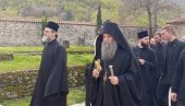 ПАТРИЈАРХ ПОРФИРИЈЕ СТИГАО У ПЕЋКУ ПАТРИЈАРШИЈУ: Дочекали га свештеници и верници (ФОТО/ВИДЕО)