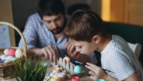 EVO KAKO DA SKINETE FARBU OD JAJA SA PRSTIJU U JEDNOM POTEZU: Rešenje imate već u kuhinji