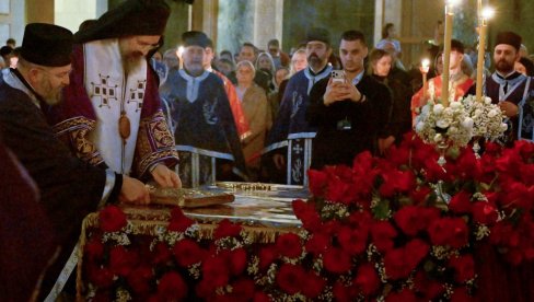 U HRAMU SVETOG SAVE: Na Veliki petak izneta plaštanica