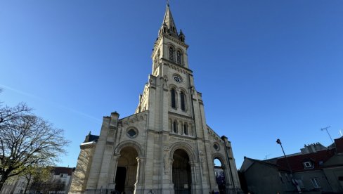 TRAGOVI HRISTOVE KRVI, POLEN IZ JERUSALIMA: Novosti u bazilici kod Pariza, u kojoj se čuva košulja u kojoj je Isus razapet (FOTO)