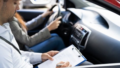 ПОЛИЦИЈА ОТКРИЛА НОВУ МЕТОДУ ВАРАЊА НА ПОЛАГАЊУ ВОЗАЧКОГ ИСПИТА: Ако будете ухваћени, следе драконске казне и забрана полагања