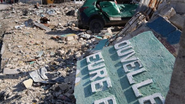 НАЈМАЊЕ 30 ЉУДИ ПОГИНУЛО У СТАМПЕДУ: Велики број ученика и других посетилаца учествовали у годишњој прослави, па задесио хорор