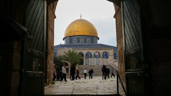 ИЗРАЕЛСКИ МИНИСТАР БЕН ГВИР УПАО У ЏАМИЈУ АЛ-АКСА СА ПОЛИЦИЈОМ: Поручио да се осећа као власник