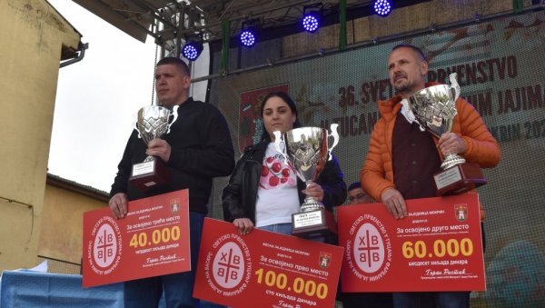 ИВАНА ПОНОВО ШАМПИОНКА: У Мокрину одржано 36. Светско првенство у куцкању фарбаним јајима (ФОТО)