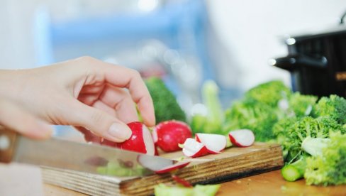 Две једноставне навике у исхрани које су повезане са дугорочно нижом тежином