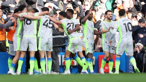 ЛУДА ТРКА ЗА ТИТУЛУ У ПРЕМИЈЕР ЛИГИ: Манчестер сити разбио Челси и искористио кикс Арсенала (ФОТО)