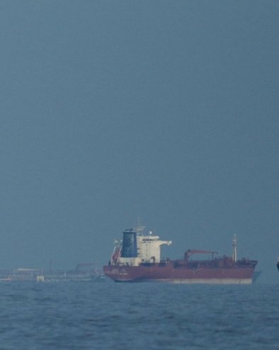 Оман позива на дипломатију због безбедности пловидбе кроз Ормуски мореуз