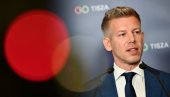 КАКАВ ЏЕНТЛМЕН: Петер Мађар ухваћен на аеродрому са девојком, а о његовом гесту бруји регион (ВИДЕО)