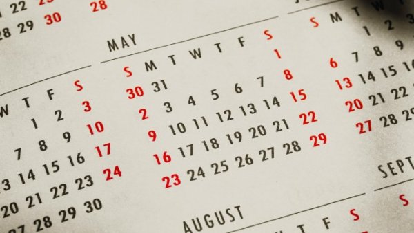 КОЈИ СУ НЕРАДНИ ДАНИ ЗА ПРВИ МАЈ? Следи нам још један мини-одмор, ово је детаљан списак до краја године