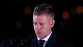 МАЂАР ИЗАШАО НА БАЛКОН ДА ПОЗДРАВИ НАРОД: Доживео велики шок и непријатност (ВИДЕО)