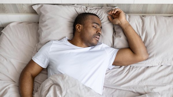 СПАВАТЕ КАО ВОЈНИК? Ако имате проблем са овим, може се погоршати - стручњаци све открили