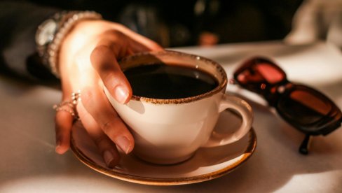 NAJNOVIJA STUDIJA: Evo kako izbor čaja ili kafe može uticati na rizik od osteoporoze