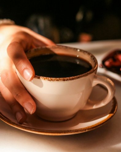 ПОСТОЈИ ИДЕАЛНО ВРЕМЕ ЗА ПИЈЕЊЕ КАФЕ: Нутриционисткиња открива зашто баш тад