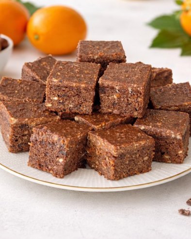 ЧОКОЛАДНИ КОЛАЧ СА ЛЕШНИЦИМА И ПОМОРАНЏОМ:  Идеалан је за свакодневно уживање