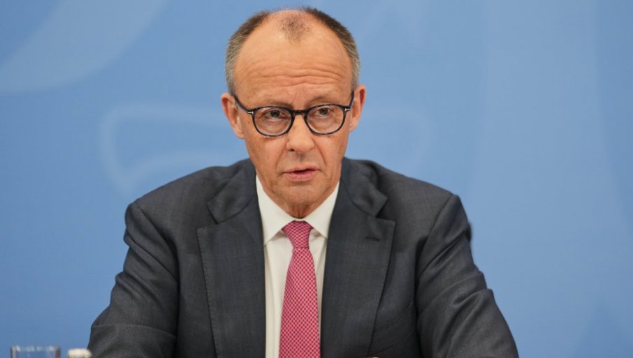 Мерц прогони неистомишљенике: Берлин кажњава критику, Србија показује лице демократије