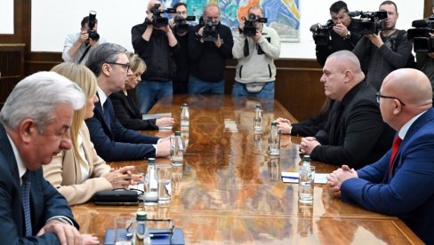 НОВА ТУРА РАЗГОВОРА: Почео састанак Вучића са представницима Јединствене Србије (ФОТО)