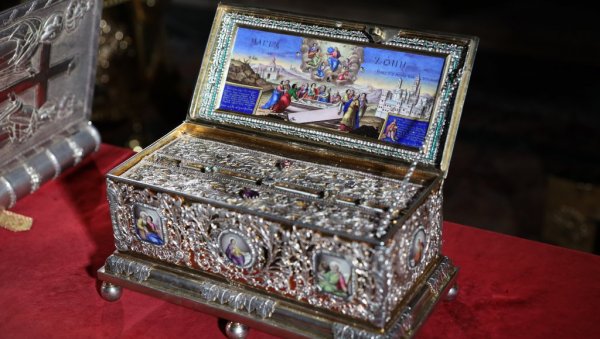 ВЕЛИКИ БЛАГОСЛОВ ЗА ВЕРНИ НАРОД Патријарх Порфирије поручио: Часни појас пресвете Богородице биће у Храму до 5. јуна