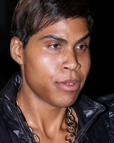 Облачи се као жена, прети да ће очеву урну бацити у смеће: Ево како живи син Меџик Џонсона