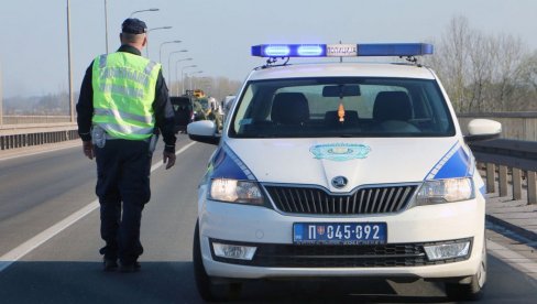 Ланчани судар код Батајничке петље: Више особа повређено, стварају се колоне